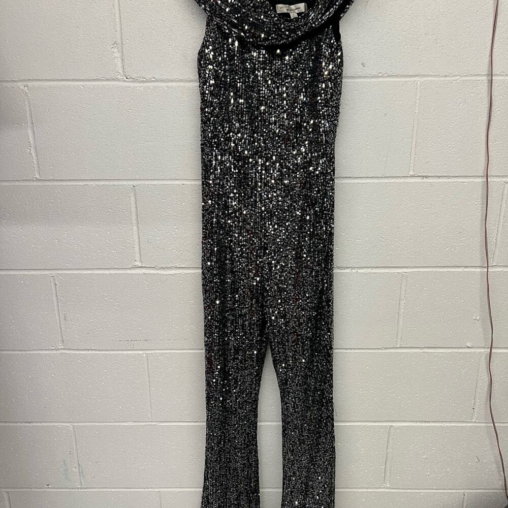 NEW Flat White Size Small Black Silver Sequined Flare Leg One Shoulder Jumpsuit - Picture 2 of 7